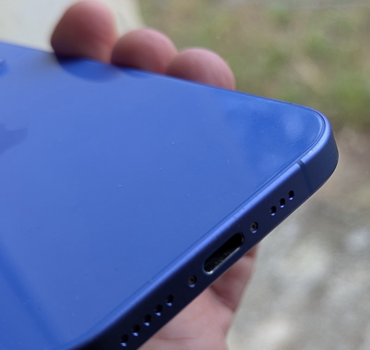 Film appliqué sur le dos de l'iPhone 16 : l'épaisseur est négligeable